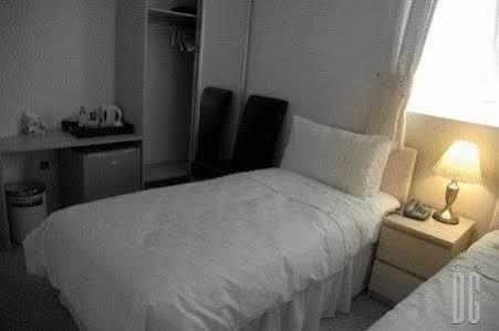 White Gates Hotel 빈필드 외부 사진